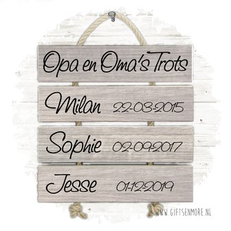 Opa en oma's trots ladder midden bruine donkere letters